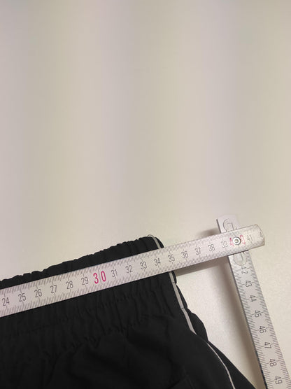 Entdecke unsere Vintage Track Pants von Nike und anderen Marken, erhältlich bei Valuxery.de - Dein Shop für trendige Vintage - Kleidung. Unsere Track Pants sind aus hochwertigen Materialien und