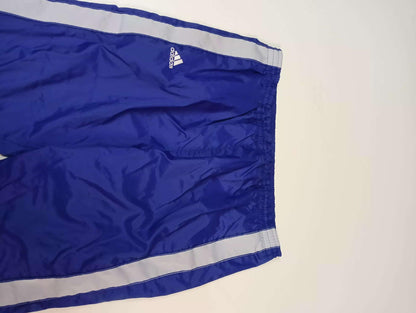 Entdecke unsere Vintage Track Pants von Nike und anderen Marken, erhältlich bei Valuxery.de - Dein Shop für trendige Vintage - Kleidung. Unsere Track Pants sind aus hochwertigen Materialien und
