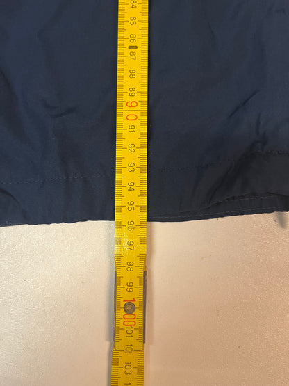 Entdecke unsere Vintage Track Pants von Nike und anderen Marken, erhältlich bei Valuxery.de - Dein Shop für trendige Vintage - Kleidung. Unsere Track Pants sind aus hochwertigen Materialien und
