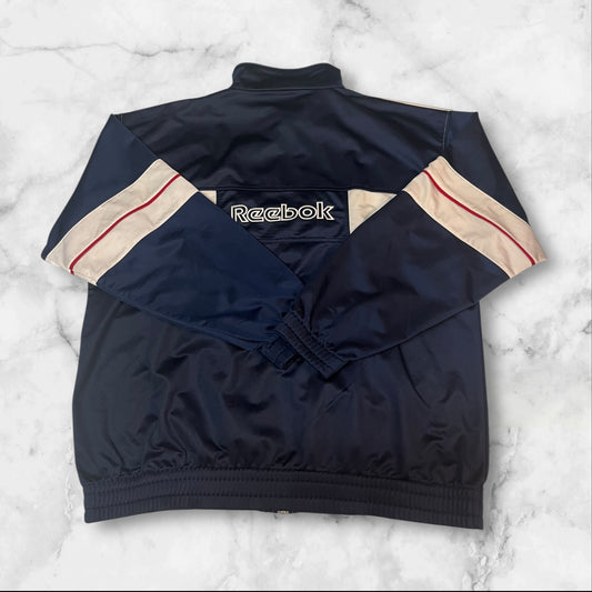 Entdecke unsere Vintage Track Pants von Nike und anderen Marken, erhältlich bei Valuxery.de - Dein Shop für trendige Vintage - Kleidung. Unsere Track Pants sind aus hochwertigen Materialien und