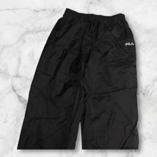 Entdecke unsere Vintage Track Pants von Nike und anderen Marken, erhältlich bei Valuxery.de - Dein Shop für trendige Vintage - Kleidung. Unsere Track Pants sind aus hochwertigen Materialien und