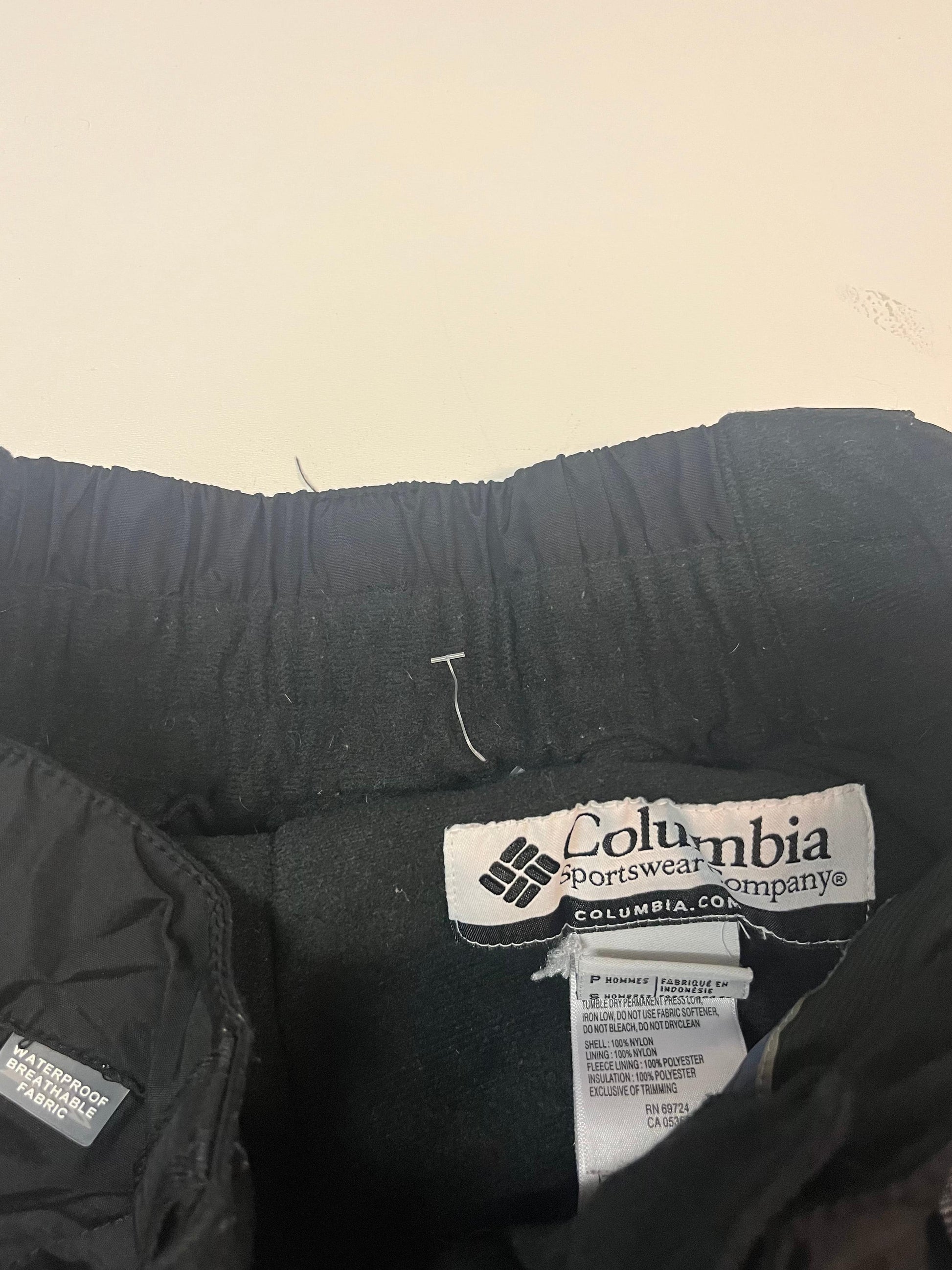 Entdecke unsere Vintage Track Pants von Nike und anderen Marken, erhältlich bei Valuxery.de - Dein Shop für trendige Vintage - Kleidung. Unsere Track Pants sind aus hochwertigen Materialien und