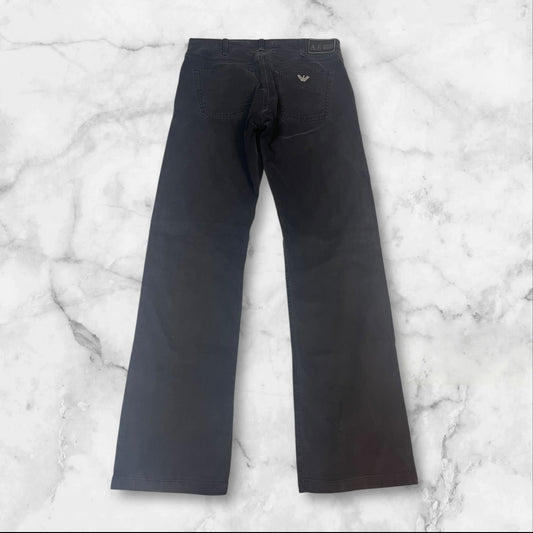 Entdecke unsere Vintage Track Pants von Nike und anderen Marken, erhältlich bei Valuxery.de - Dein Shop für trendige Vintage - Kleidung. Unsere Track Pants sind aus hochwertigen Materialien und
