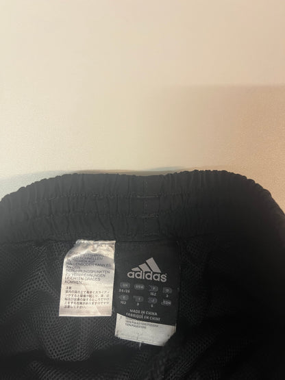 Entdecke unsere Vintage Track Pants von Nike und anderen Marken, erhältlich bei Valuxery.de - Dein Shop für trendige Vintage - Kleidung. Unsere Track Pants sind aus hochwertigen Materialien und