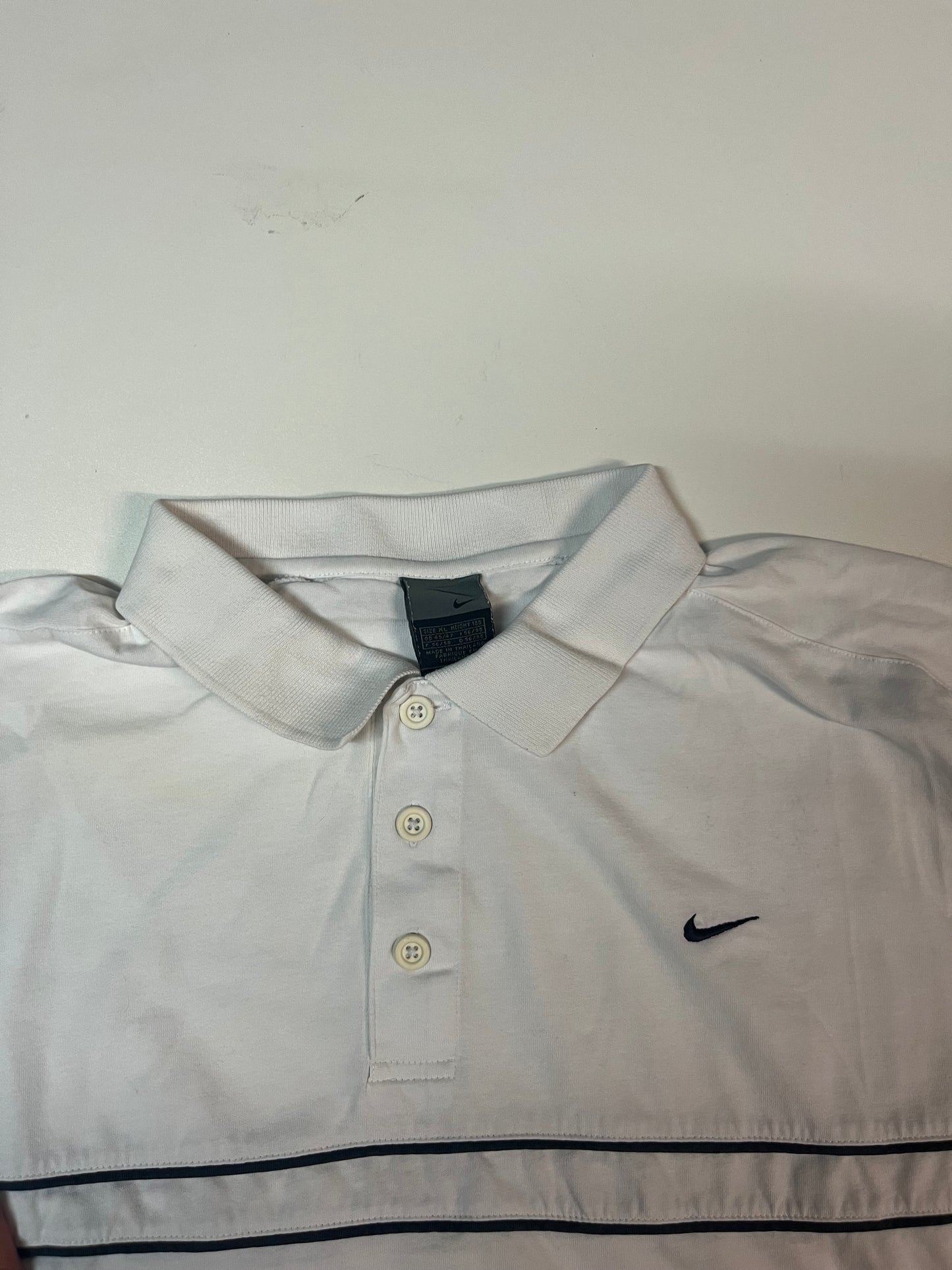 Entdecke unsere Vintage Track Pants von Nike und anderen Marken, erhältlich bei Valuxery.de - Dein Shop für trendige Vintage - Kleidung. Unsere Track Pants sind aus hochwertigen Materialien und