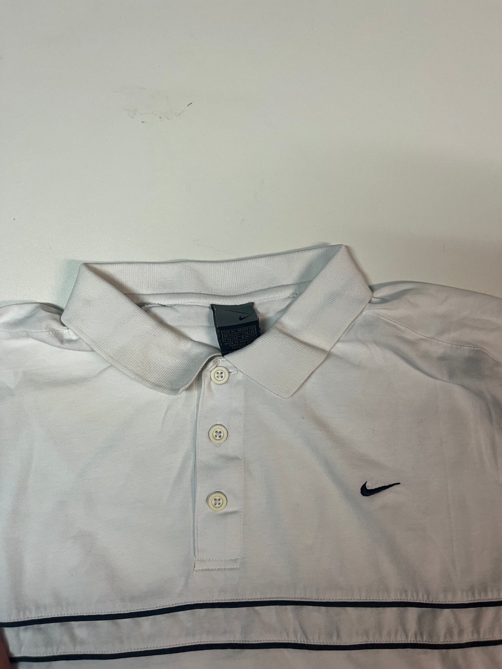 Entdecke unsere Vintage Track Pants von Nike und anderen Marken, erhältlich bei Valuxery.de - Dein Shop für trendige Vintage - Kleidung. Unsere Track Pants sind aus hochwertigen Materialien und