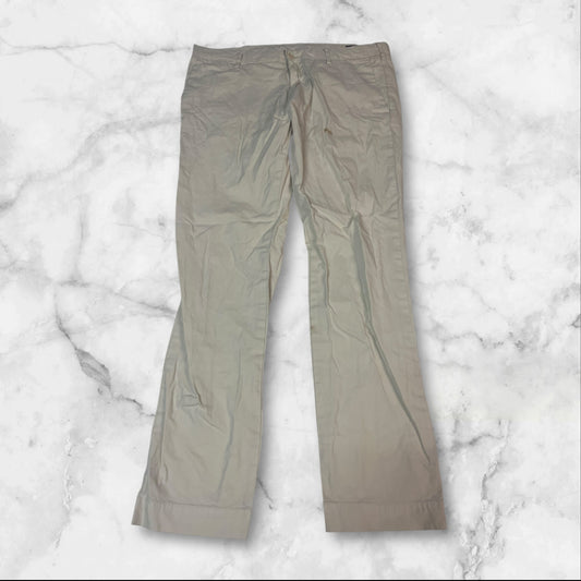 Entdecke unsere Vintage Track Pants von Nike und anderen Marken, erhältlich bei Valuxery.de - Dein Shop für trendige Vintage - Kleidung. Unsere Track Pants sind aus hochwertigen Materialien und