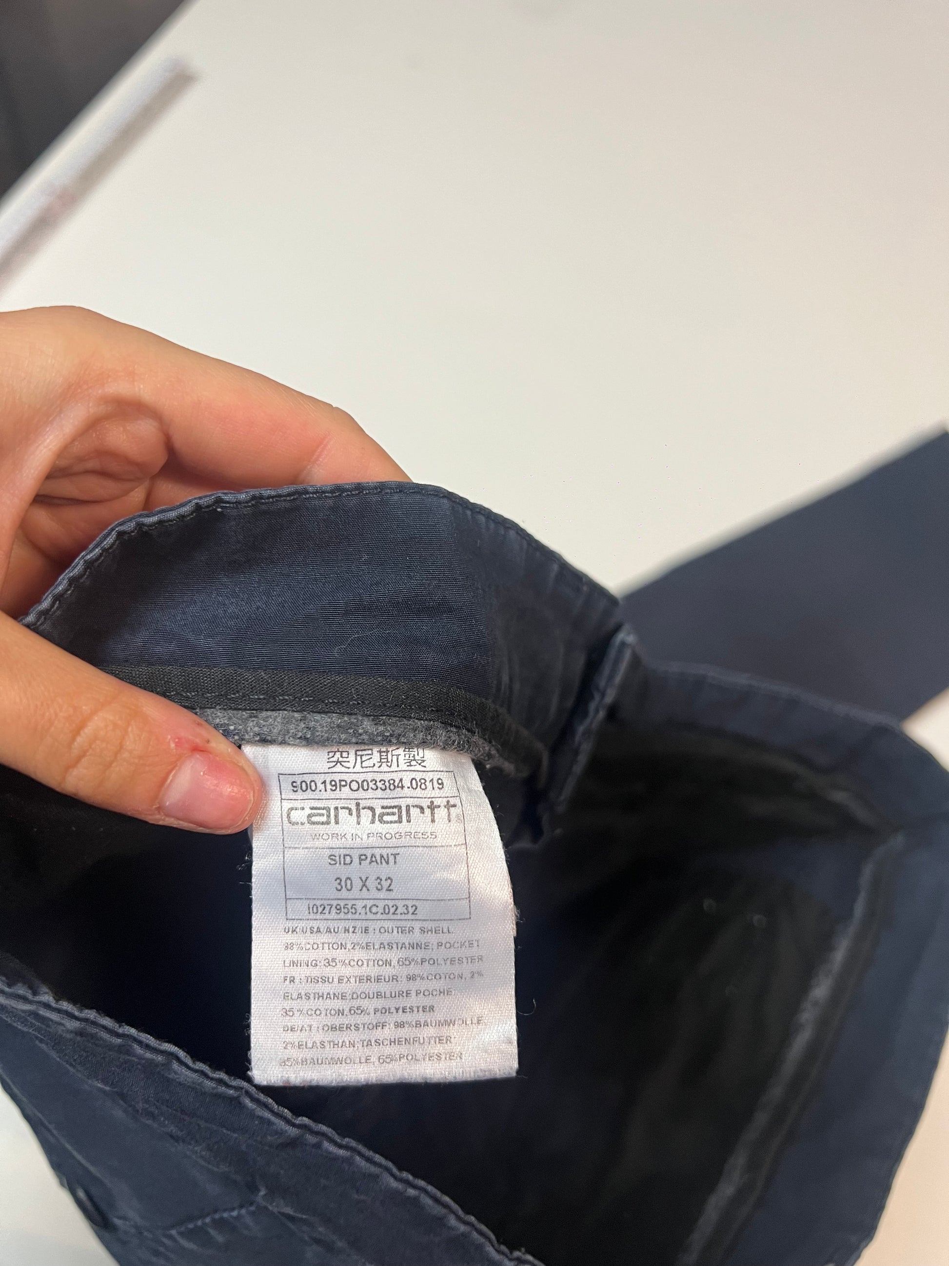 Entdecke unsere Vintage Track Pants von Nike und anderen Marken, erhältlich bei Valuxery.de - Dein Shop für trendige Vintage - Kleidung. Unsere Track Pants sind aus hochwertigen Materialien und