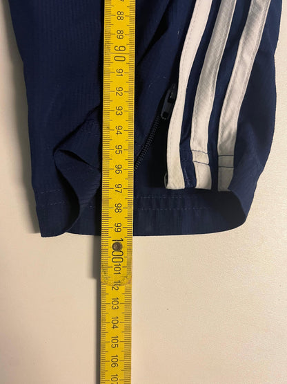 Entdecke unsere Vintage Track Pants von Nike und anderen Marken, erhältlich bei Valuxery.de - Dein Shop für trendige Vintage - Kleidung. Unsere Track Pants sind aus hochwertigen Materialien und
