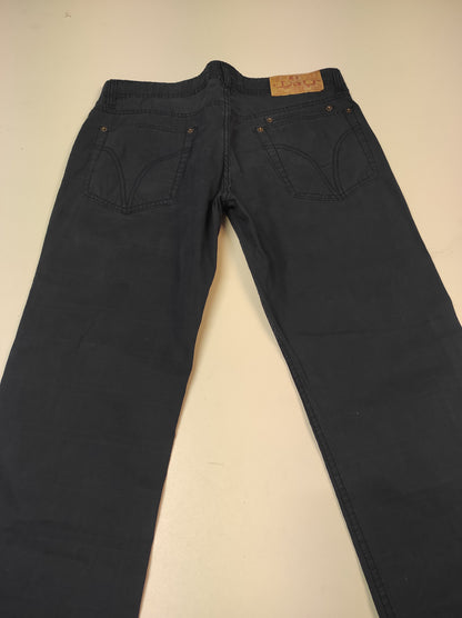 Entdecke unsere Vintage Track Pants von Nike und anderen Marken, erhältlich bei Valuxery.de - Dein Shop für trendige Vintage - Kleidung. Unsere Track Pants sind aus hochwertigen Materialien und
