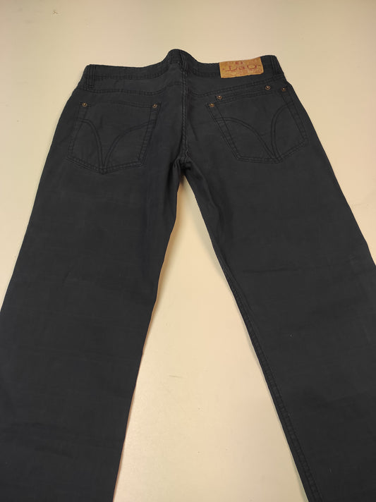Entdecke unsere Vintage Track Pants von Nike und anderen Marken, erhältlich bei Valuxery.de - Dein Shop für trendige Vintage - Kleidung. Unsere Track Pants sind aus hochwertigen Materialien und