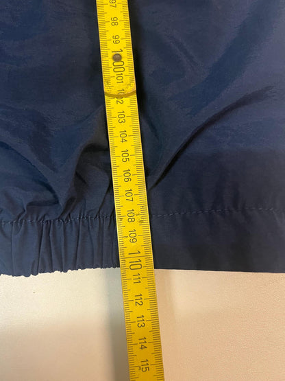 Entdecke unsere Vintage Track Pants von Nike und anderen Marken, erhältlich bei Valuxery.de - Dein Shop für trendige Vintage - Kleidung. Unsere Track Pants sind aus hochwertigen Materialien und