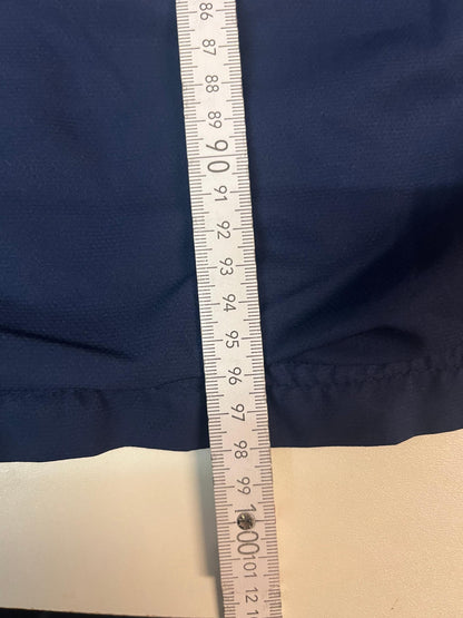 Entdecke unsere Vintage Track Pants von Nike und anderen Marken, erhältlich bei Valuxery.de - Dein Shop für trendige Vintage - Kleidung. Unsere Track Pants sind aus hochwertigen Materialien und