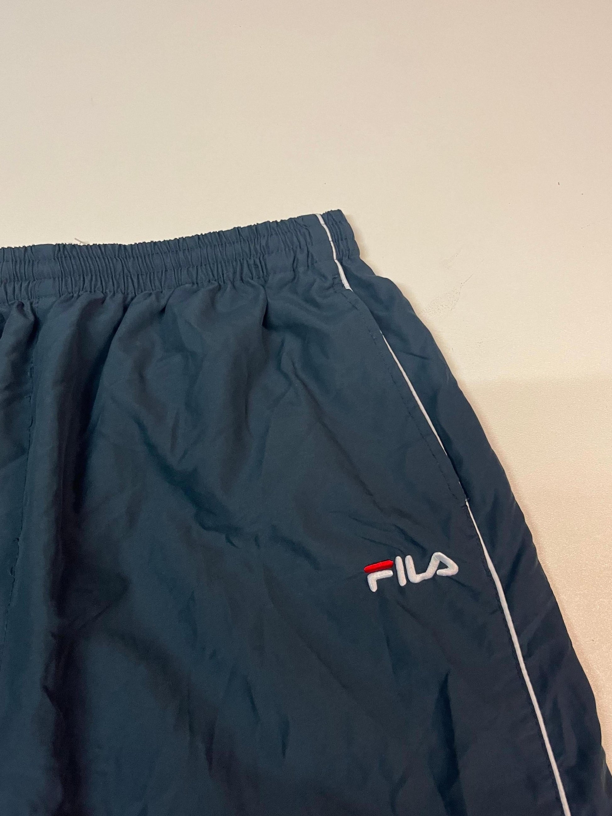 Entdecke unsere Vintage Track Pants von Nike und anderen Marken, erhältlich bei Valuxery.de - Dein Shop für trendige Vintage - Kleidung. Unsere Track Pants sind aus hochwertigen Materialien und