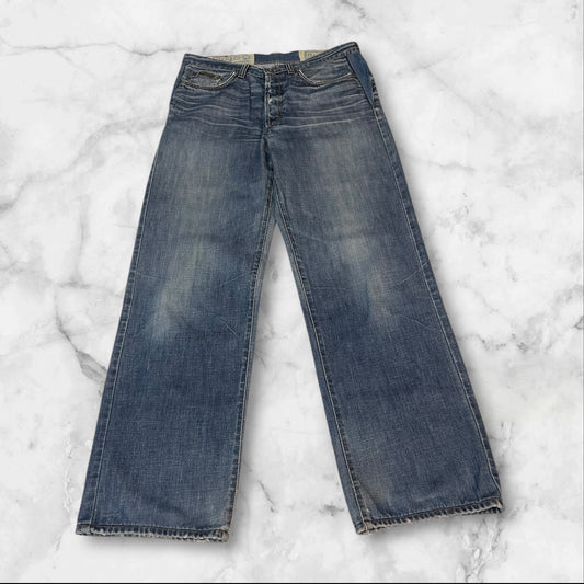 Entdecke unsere Vintage Track Pants von Nike und anderen Marken, erhältlich bei Valuxery.de - Dein Shop für trendige Vintage - Kleidung. Unsere Track Pants sind aus hochwertigen Materialien und