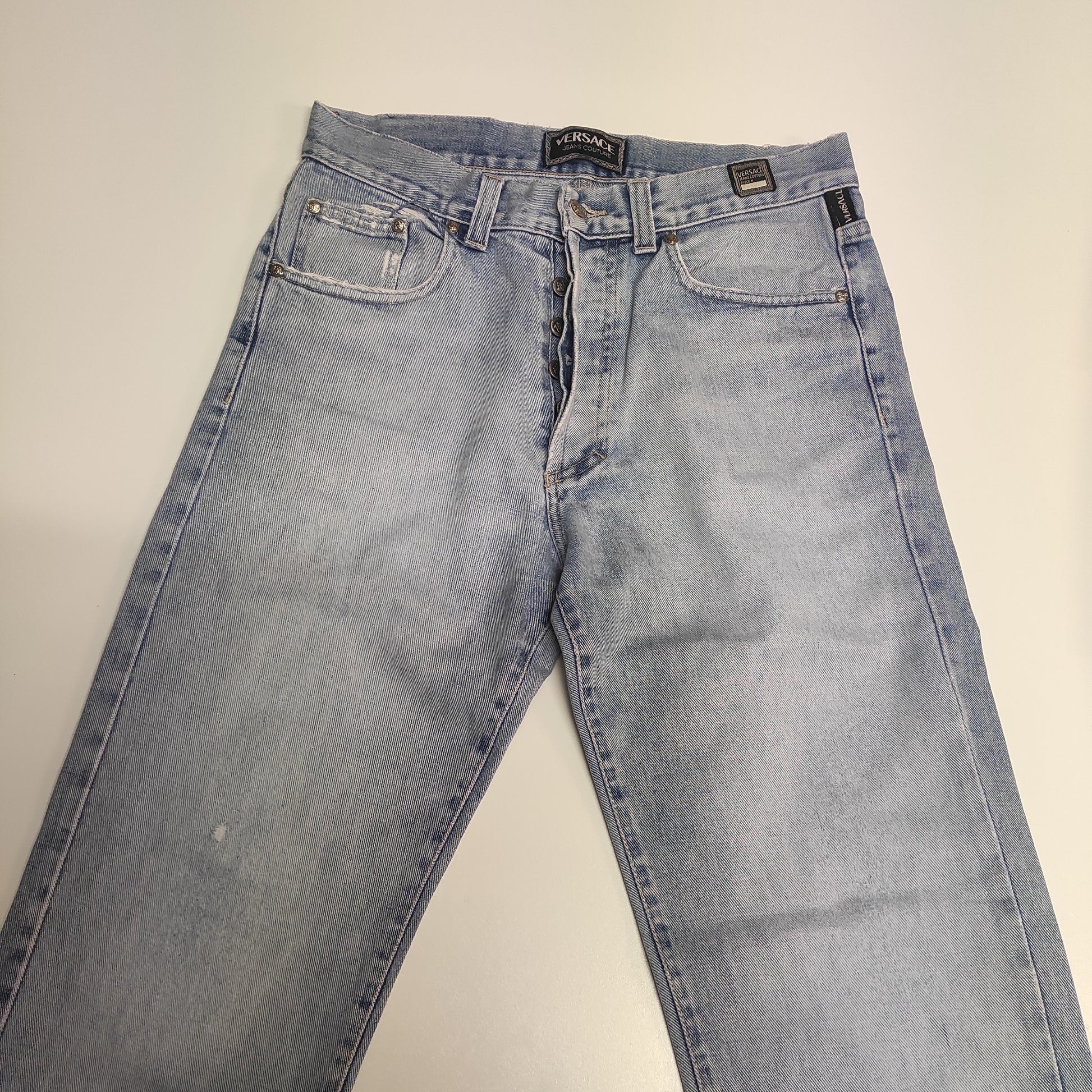 Entdecke unsere Vintage Track Pants von Nike und anderen Marken, erhältlich bei Valuxery.de - Dein Shop für trendige Vintage - Kleidung. Unsere Track Pants sind aus hochwertigen Materialien und