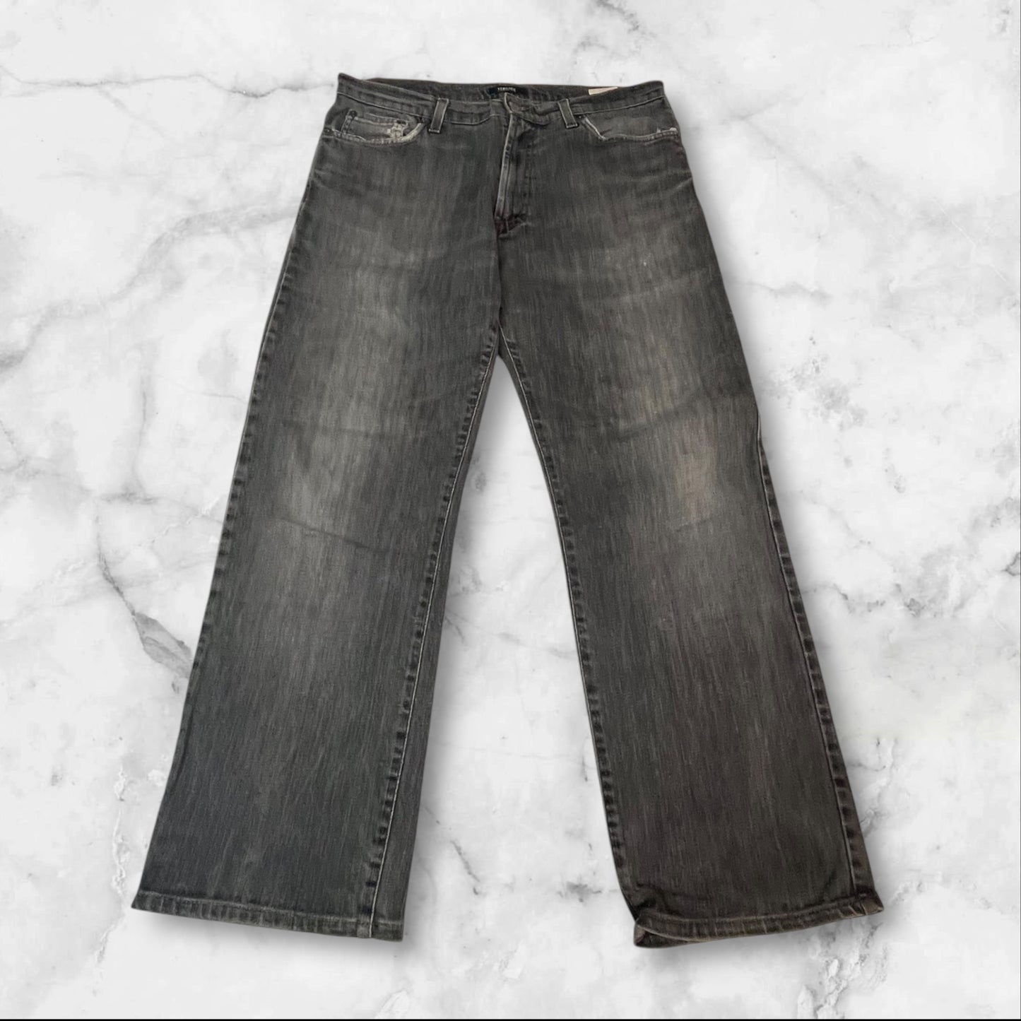 Entdecke unsere Vintage Track Pants von Nike und anderen Marken, erhältlich bei Valuxery.de - Dein Shop für trendige Vintage - Kleidung. Unsere Track Pants sind aus hochwertigen Materialien und