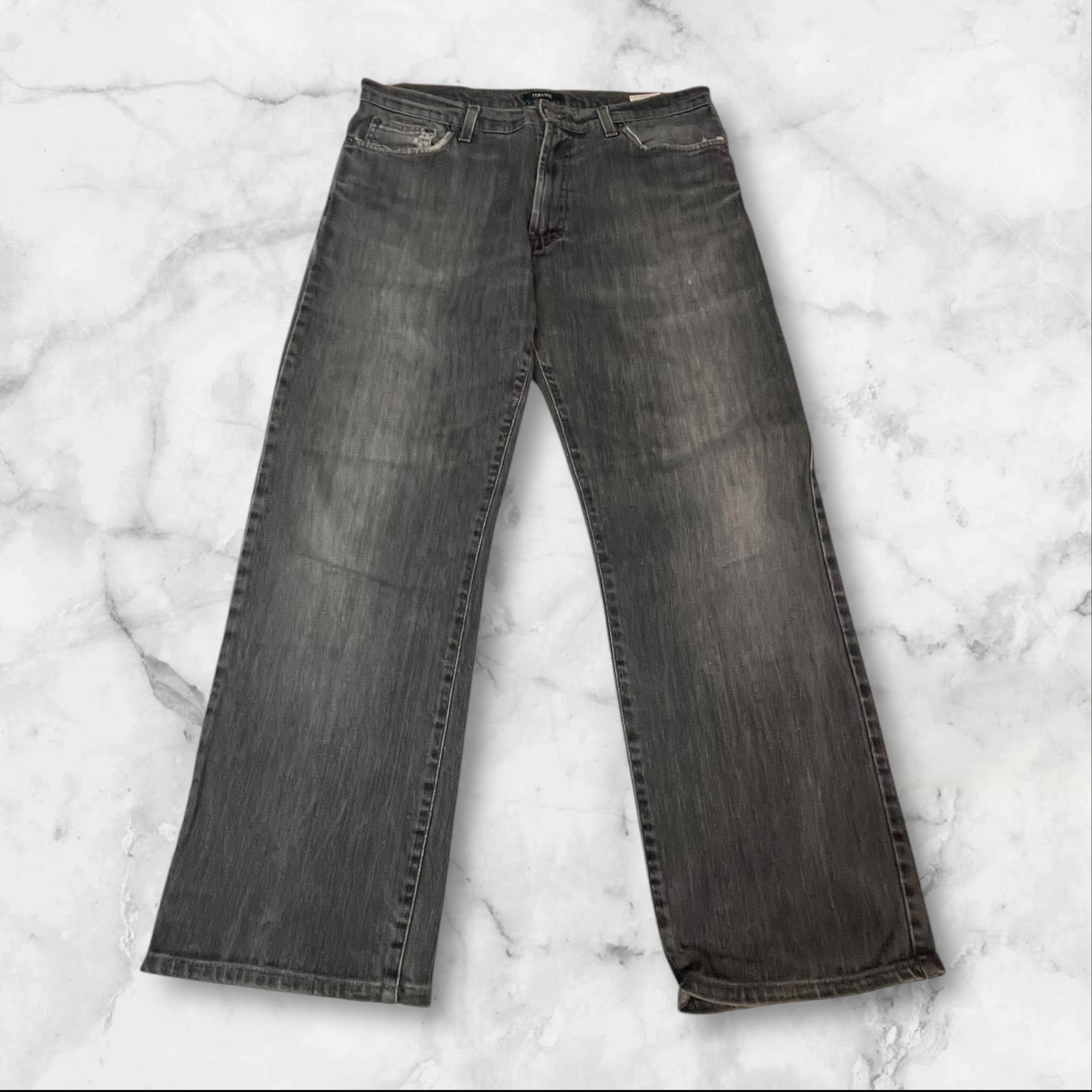 Entdecke unsere Vintage Track Pants von Nike und anderen Marken, erhältlich bei Valuxery.de - Dein Shop für trendige Vintage - Kleidung. Unsere Track Pants sind aus hochwertigen Materialien und