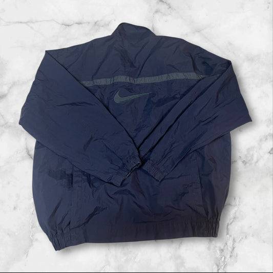 Entdecke unsere Vintage Track Pants von Nike und anderen Marken, erhältlich bei Valuxery.de - Dein Shop für trendige Vintage - Kleidung. Unsere Track Pants sind aus hochwertigen Materialien und