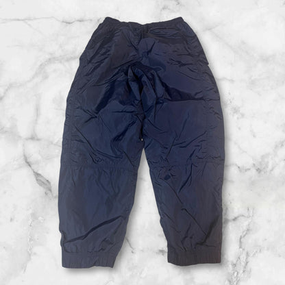 Entdecke unsere Vintage Track Pants von Nike und anderen Marken, erhältlich bei Valuxery.de - Dein Shop für trendige Vintage - Kleidung. Unsere Track Pants sind aus hochwertigen Materialien und