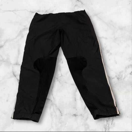 Entdecke unsere Vintage Track Pants von Nike und anderen Marken, erhältlich bei Valuxery.de - Dein Shop für trendige Vintage - Kleidung. Unsere Track Pants sind aus hochwertigen Materialien und