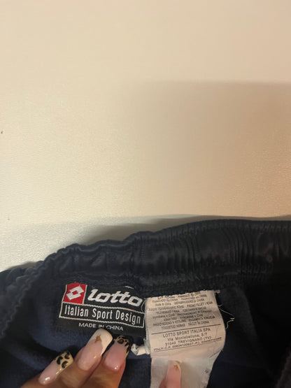 Entdecke unsere Vintage Track Pants von Nike und anderen Marken, erhältlich bei Valuxery.de - Dein Shop für trendige Vintage - Kleidung. Unsere Track Pants sind aus hochwertigen Materialien und