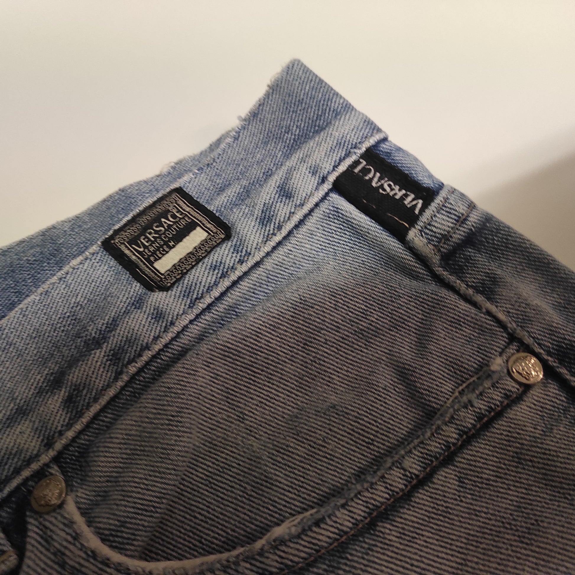 Entdecke unsere Vintage Track Pants von Nike und anderen Marken, erhältlich bei Valuxery.de - Dein Shop für trendige Vintage - Kleidung. Unsere Track Pants sind aus hochwertigen Materialien und