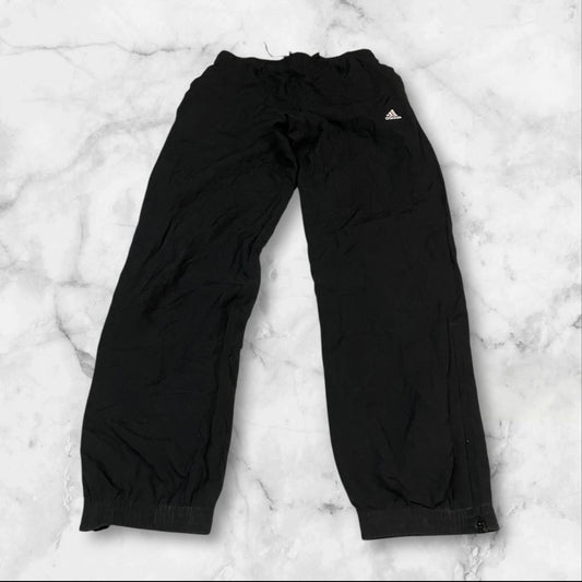 Entdecke unsere Vintage Track Pants von Nike und anderen Marken, erhältlich bei Valuxery.de - Dein Shop für trendige Vintage - Kleidung. Unsere Track Pants sind aus hochwertigen Materialien und