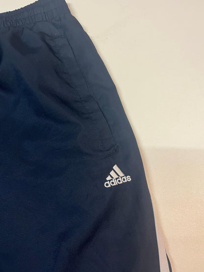 Entdecke unsere Vintage Track Pants von Nike und anderen Marken, erhältlich bei Valuxery.de - Dein Shop für trendige Vintage - Kleidung. Unsere Track Pants sind aus hochwertigen Materialien und