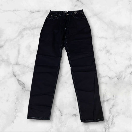 Entdecke unsere Vintage Track Pants von Nike und anderen Marken, erhältlich bei Valuxery.de - Dein Shop für trendige Vintage - Kleidung. Unsere Track Pants sind aus hochwertigen Materialien und