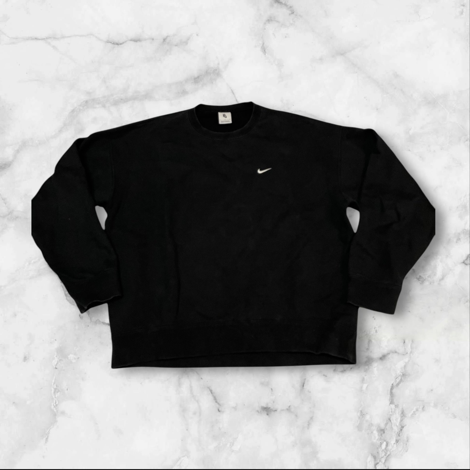 Entdecke unsere Vintage Track Pants von Nike und anderen Marken, erhältlich bei Valuxery.de - Dein Shop für trendige Vintage - Kleidung. Unsere Track Pants sind aus hochwertigen Materialien und