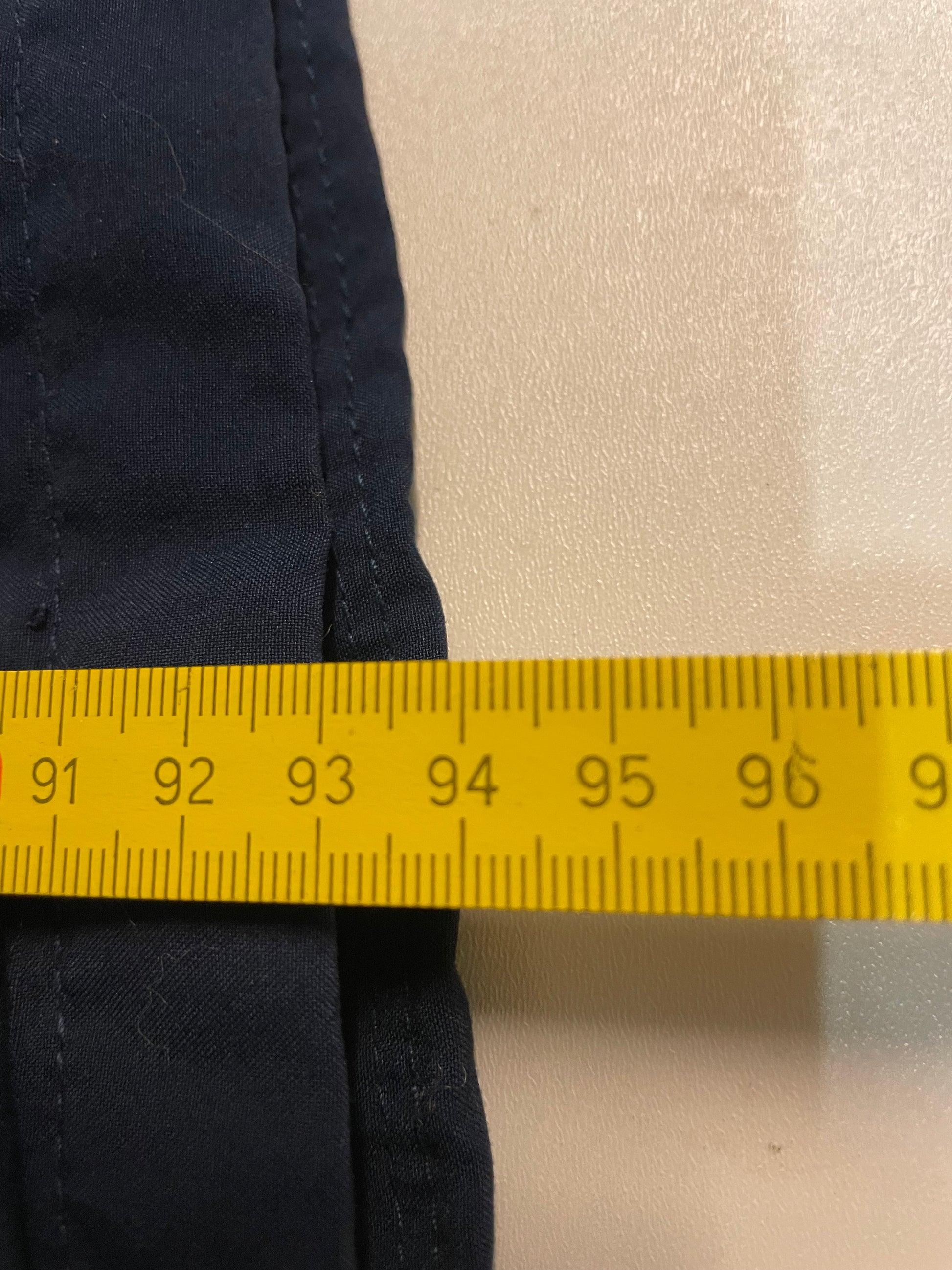Entdecke unsere Vintage Track Pants von Nike und anderen Marken, erhältlich bei Valuxery.de - Dein Shop für trendige Vintage - Kleidung. Unsere Track Pants sind aus hochwertigen Materialien und