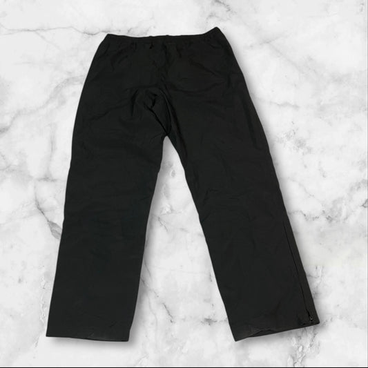Entdecke unsere Vintage Track Pants von Nike und anderen Marken, erhältlich bei Valuxery.de - Dein Shop für trendige Vintage - Kleidung. Unsere Track Pants sind aus hochwertigen Materialien und