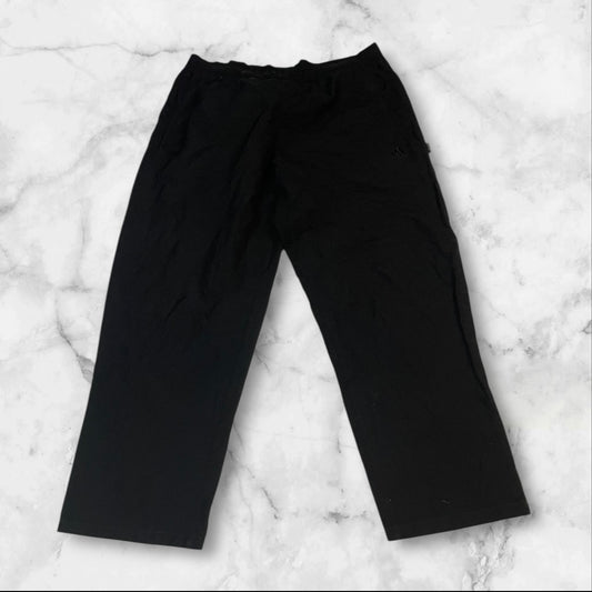 Entdecke unsere Vintage Track Pants von Nike und anderen Marken, erhältlich bei Valuxery.de - Dein Shop für trendige Vintage - Kleidung. Unsere Track Pants sind aus hochwertigen Materialien und