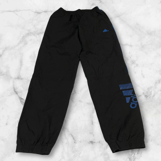 Entdecke unsere Vintage Track Pants von Nike und anderen Marken, erhältlich bei Valuxery.de - Dein Shop für trendige Vintage - Kleidung. Unsere Track Pants sind aus hochwertigen Materialien und