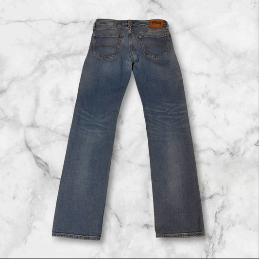 Entdecke unsere Vintage Track Pants von Nike und anderen Marken, erhältlich bei Valuxery.de - Dein Shop für trendige Vintage - Kleidung. Unsere Track Pants sind aus hochwertigen Materialien und