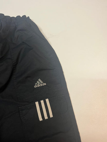 Entdecke unsere Vintage Track Pants von Nike und anderen Marken, erhältlich bei Valuxery.de - Dein Shop für trendige Vintage - Kleidung. Unsere Track Pants sind aus hochwertigen Materialien und