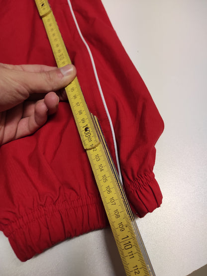Entdecke unsere Vintage Track Pants von Nike und anderen Marken, erhältlich bei Valuxery.de - Dein Shop für trendige Vintage - Kleidung. Unsere Track Pants sind aus hochwertigen Materialien und