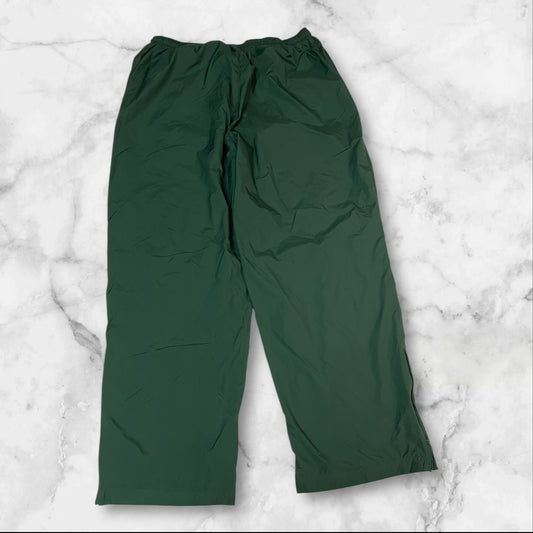 Entdecke unsere Vintage Track Pants von Nike und anderen Marken, erhältlich bei Valuxery.de - Dein Shop für trendige Vintage - Kleidung. Unsere Track Pants sind aus hochwertigen Materialien und
