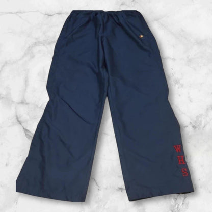 Entdecke unsere Vintage Track Pants von Nike und anderen Marken, erhältlich bei Valuxery.de - Dein Shop für trendige Vintage - Kleidung. Unsere Track Pants sind aus hochwertigen Materialien und