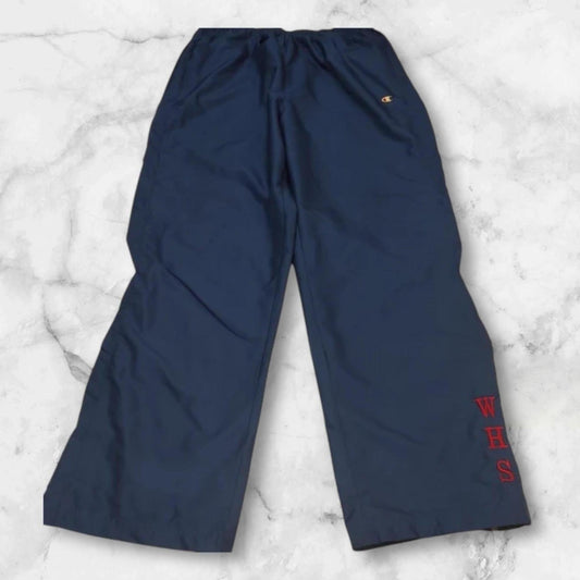 Entdecke unsere Vintage Track Pants von Nike und anderen Marken, erhältlich bei Valuxery.de - Dein Shop für trendige Vintage - Kleidung. Unsere Track Pants sind aus hochwertigen Materialien und