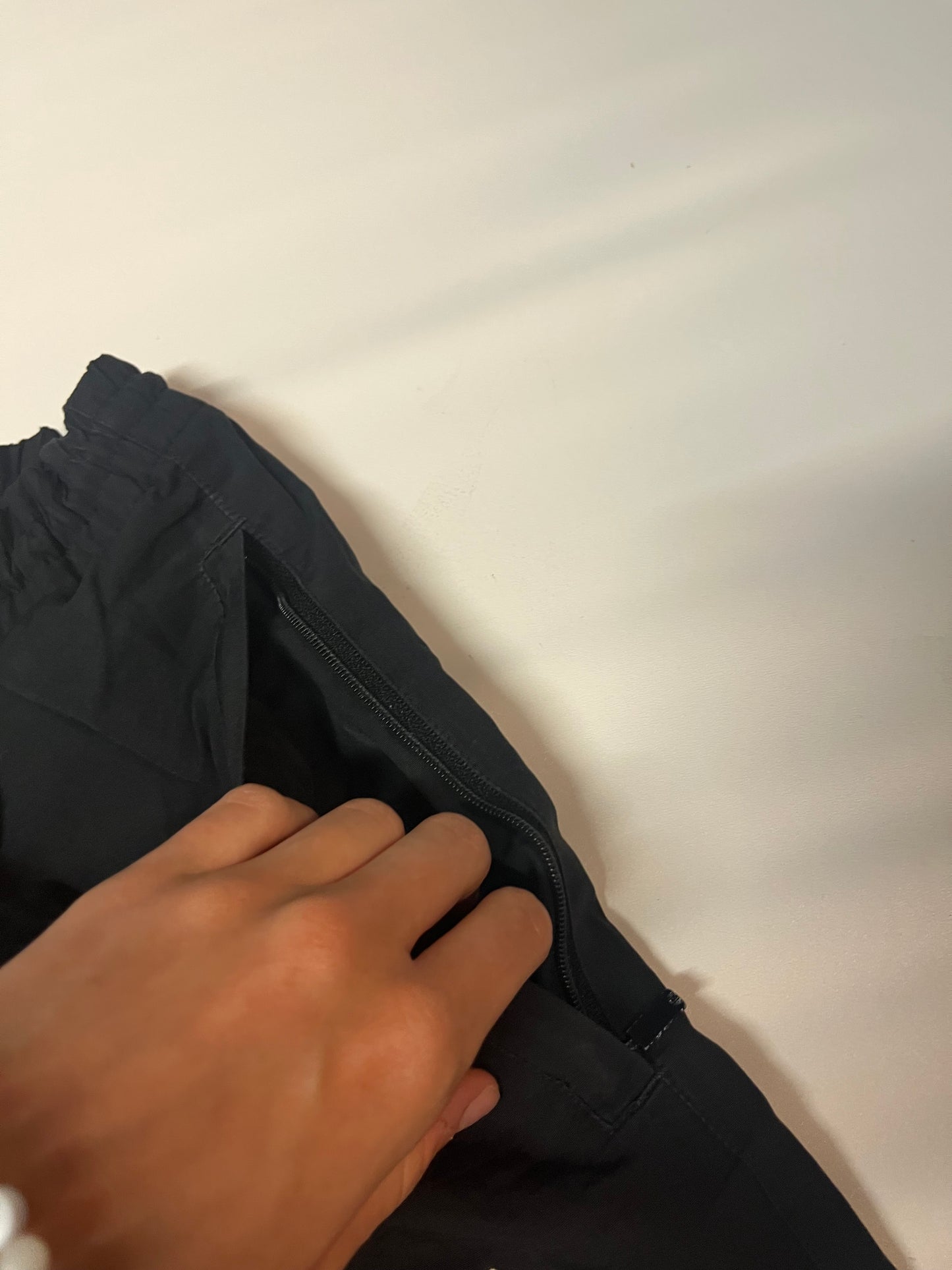 Entdecke unsere Vintage Track Pants von Nike und anderen Marken, erhältlich bei Valuxery.de - Dein Shop für trendige Vintage - Kleidung. Unsere Track Pants sind aus hochwertigen Materialien und