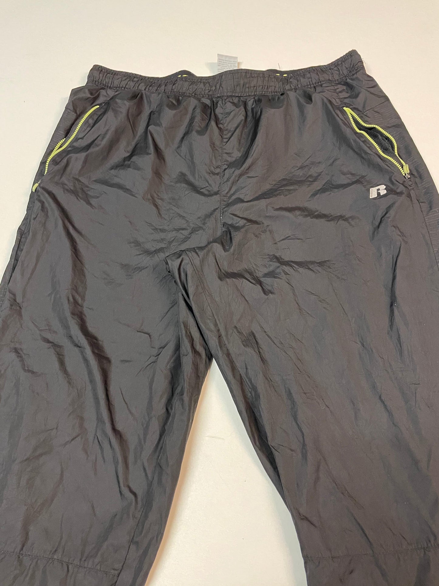 Entdecke unsere Vintage Track Pants von Nike und anderen Marken, erhältlich bei Valuxery.de - Dein Shop für trendige Vintage - Kleidung. Unsere Track Pants sind aus hochwertigen Materialien und