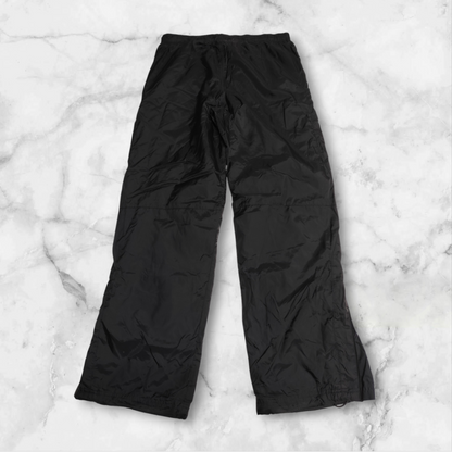 Entdecke unsere Vintage Track Pants von Nike und anderen Marken, erhältlich bei Valuxery.de - Dein Shop für trendige Vintage - Kleidung. Unsere Track Pants sind aus hochwertigen Materialien und