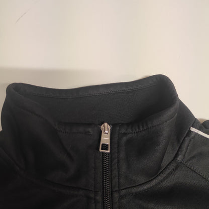 Entdecke unsere Vintage Track Pants von Nike und anderen Marken, erhältlich bei Valuxery.de - Dein Shop für trendige Vintage - Kleidung. Unsere Track Pants sind aus hochwertigen Materialien und