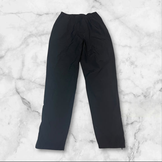 Entdecke unsere Vintage Track Pants von Nike und anderen Marken, erhältlich bei Valuxery.de - Dein Shop für trendige Vintage - Kleidung. Unsere Track Pants sind aus hochwertigen Materialien und