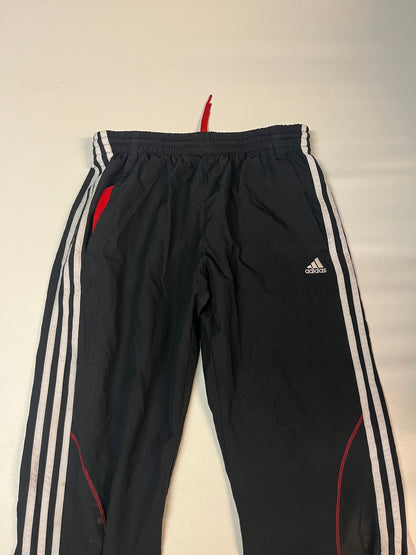 Entdecke unsere Vintage Track Pants von Nike und anderen Marken, erhältlich bei Valuxery.de - Dein Shop für trendige Vintage - Kleidung. Unsere Track Pants sind aus hochwertigen Materialien und