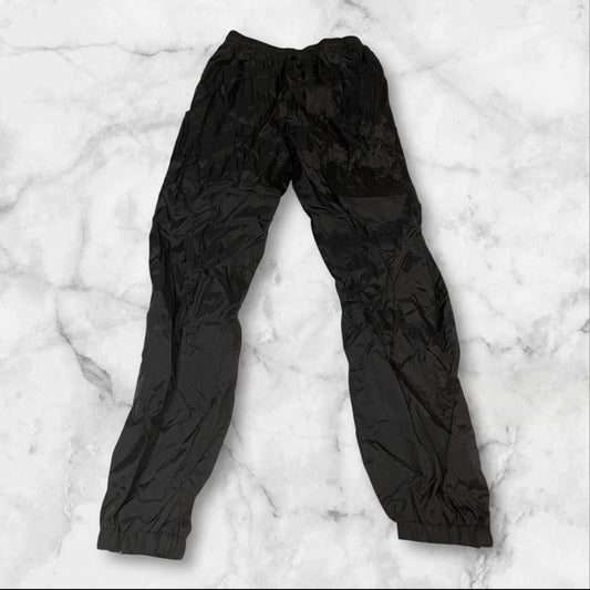 Entdecke unsere Vintage Track Pants von Nike und anderen Marken, erhältlich bei Valuxery.de - Dein Shop für trendige Vintage - Kleidung. Unsere Track Pants sind aus hochwertigen Materialien und