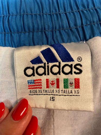 Entdecke unsere Vintage Track Pants von Nike und anderen Marken, erhältlich bei Valuxery.de - Dein Shop für trendige Vintage - Kleidung. Unsere Track Pants sind aus hochwertigen Materialien und