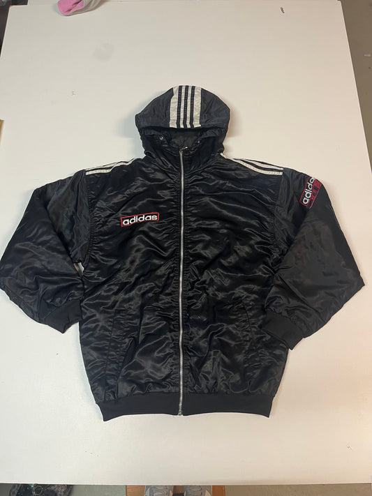 Entdecke unsere Vintage Track Pants von Nike und anderen Marken, erhältlich bei Valuxery.de - Dein Shop für trendige Vintage - Kleidung. Unsere Track Pants sind aus hochwertigen Materialien und